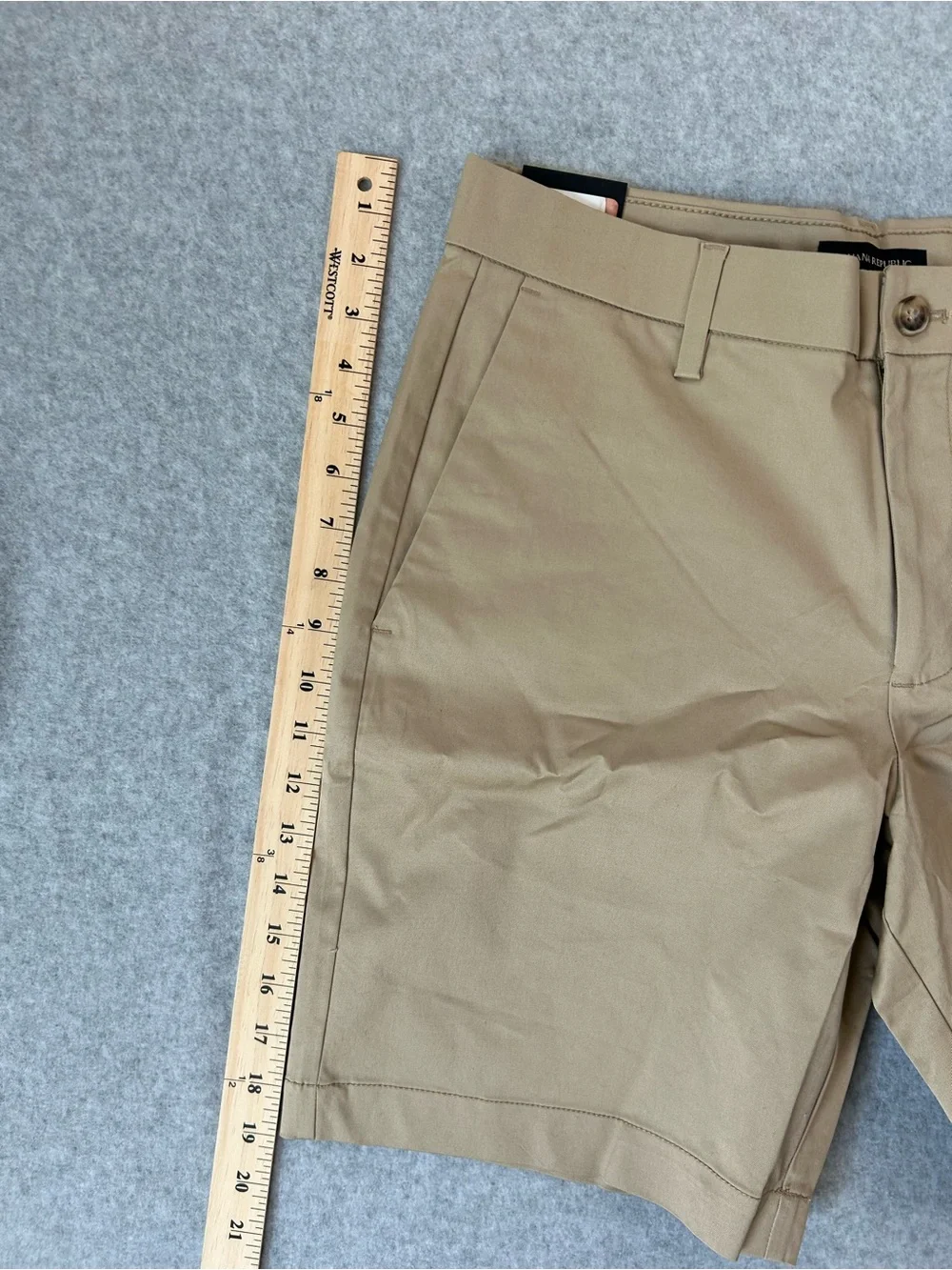 Banana Republic Men’s Khaki Stretch Chino Shorts 32